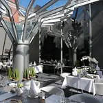 La Reine Hôtel, Centre