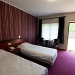 La Reine & Restaurant 4* スパ