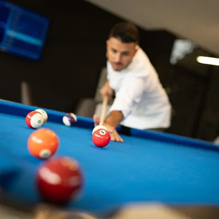 La Reine & Restaurant Hotel 4*