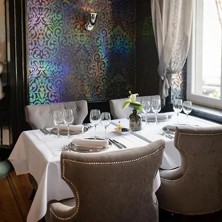 Hotell La Reine & Restaurant