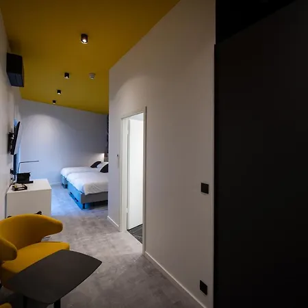 La Reine & Restaurant Hotel 4*