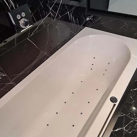 La Reine & Restaurant Hotell