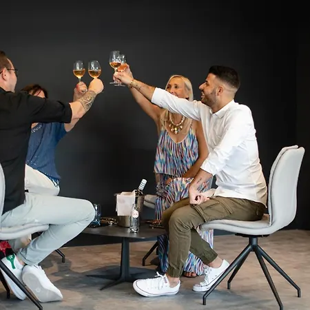 Hotel La Reine & Restaurant 4*