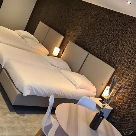 La Reine & Restaurant Hotel