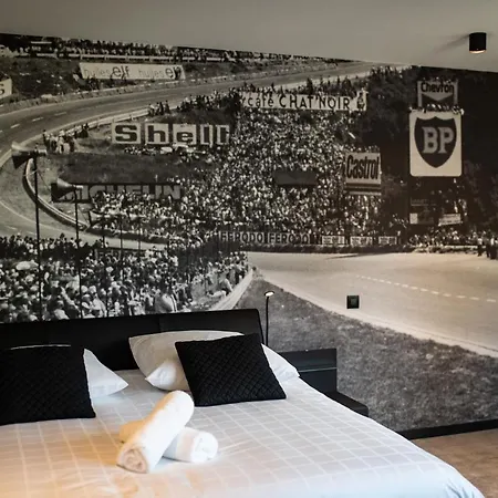 La Reine & Restaurant Hotel 4*