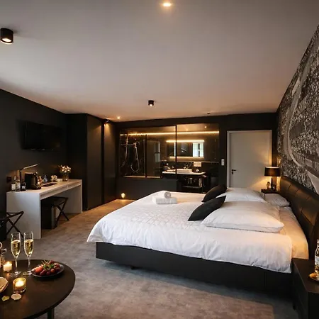 Ξενοδοχείο La Reine & Restaurant 4*