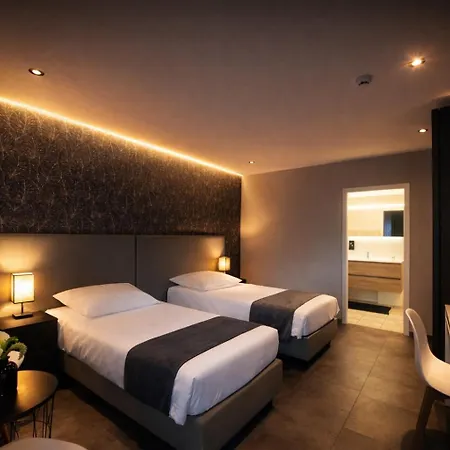 La Reine & Restaurant Hotel 4*