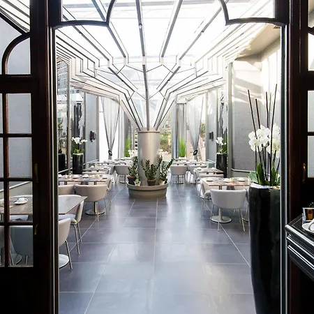La Reine & Restaurant Hotel 4*