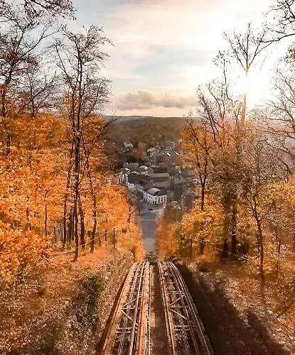 La Reine & Restaurant Hotel