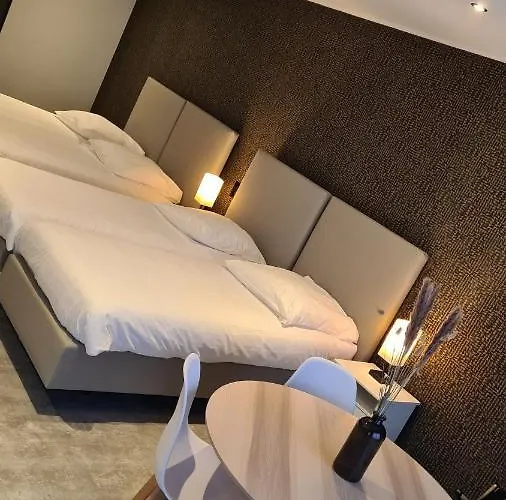 La Reine & Restaurant Hotel