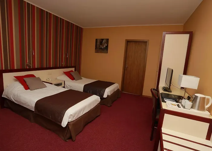 Hotel La Reine & Restaurant 4*